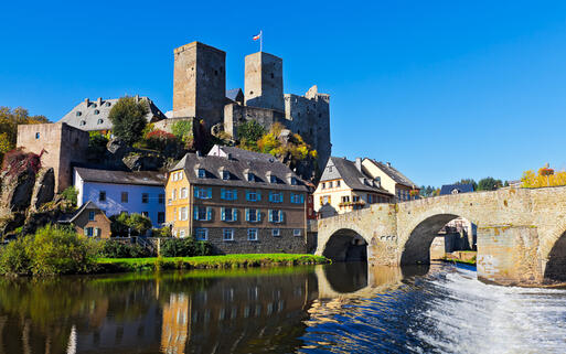 Burg in Runkel © EUROPHOTOS / shutterstock.com