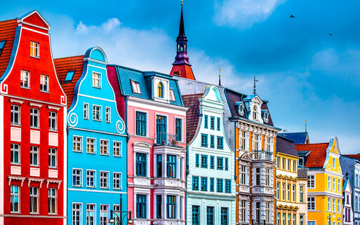 Schöne barocke Giebelhäuser in Rostock © Sean Pavone / Shutterstock.com