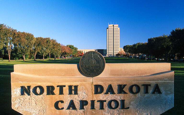 Das Kapitol des Bundesstaates in Bismarck, North Dakota, USA © spirit of america / Shutterstock.com