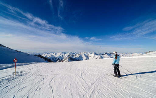 Skipiste in Hintertux, Tirol, Österreich © Radoslav Stoilov / shutterstock.com
