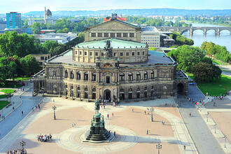 Das Semper Opernhaus in Dresden, Deutschland © joyfull / shutterstock.com