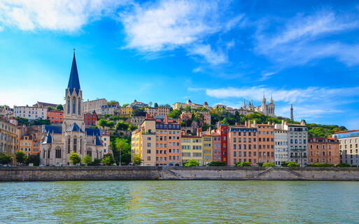 Blick auf die farbenfrohe Stadt Lyon, Frankreich © Martin M303 / shutterstock.com