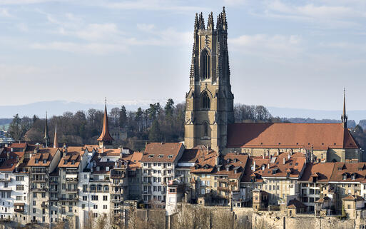 St. Nikolas Kathedrale in Freiburg © Simon Zenger / Shutterstock.com