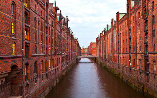 Speicherstadt in Hamburg © Jorg Hackemann  / Shutterstock.com