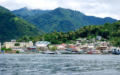 Blick auf Soufriere, St. Lucia © Chris Jenner / Shutterstock.com