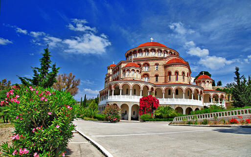 Die traumhafte Kulisse der Kirche des heiligen Nektarios © leoks / Shutterstock.com
