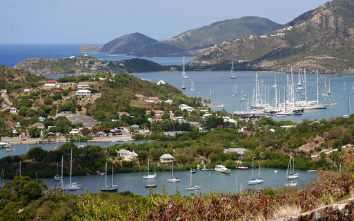 Yachten in der Falmouth Bay, English Harbour © Pixachi / shutterstock.com