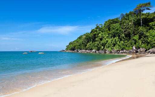 Auf Khao Lak finden Sie traumhafte Strände und üppige Vegetation, Thailand © Muzhik / Shutterstock.com