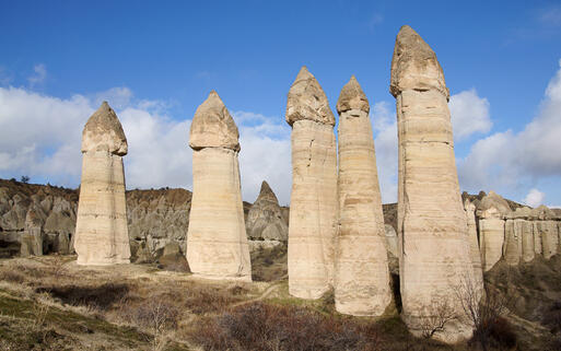 Zinnen in der Landschaft des Liebestal, Göreme, Türkei © Marco Tomasini / shutterstock.com