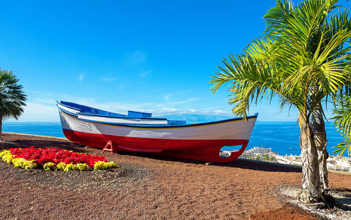 © Andrei Nekrassov Fischerboot am Strand von Teneriffa © Andrei Nekrassov