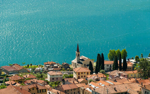 Kleines Dorf am Comersee © Rene Hartmann / Shutterstock.com