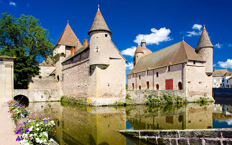 Chateau de la Clayette © PHB.cz (Richard Semik) / Shutterstock.com