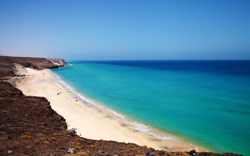 Der idyllische Strand Playa Barca in Costa Calma, Fuerteventura, Spanien © sashahaltam / Shutterstock.com