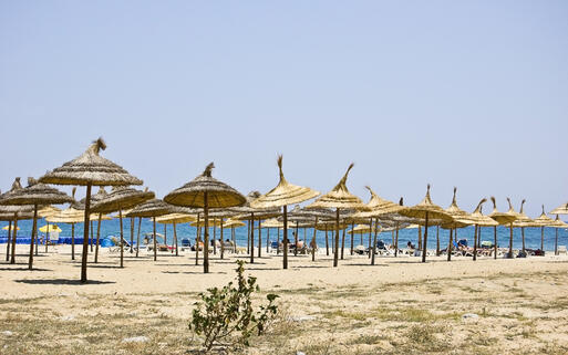 Idyllischer Strand in Hammamet, Tunesien © Brendan Howard / Shutterstock.com