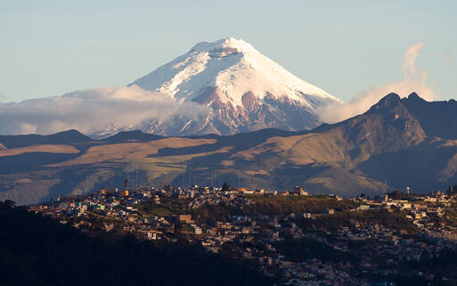 Der Cotopaxi ist Ecuador's zweithöchster Berg und einer der höchsten aktiven Vulkane der Erde © Natursports / shutterstock.com