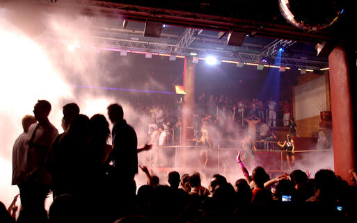 Party im Club Amnesia © PhotoSmart / Shutterstock.com