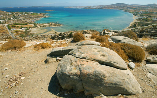 Eine Bucht bei Naoussa © Richard Bowden / Shutterstock.com