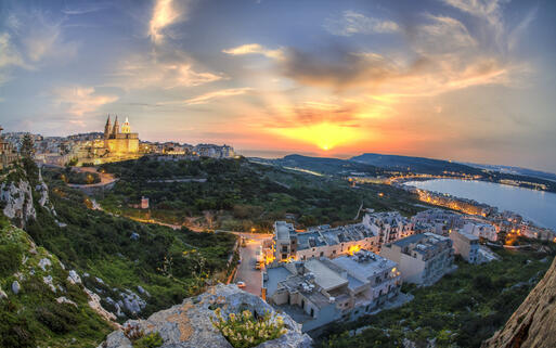 Aussicht auf Mellieha bei Sonnenuntergang © Malcolm Grima
