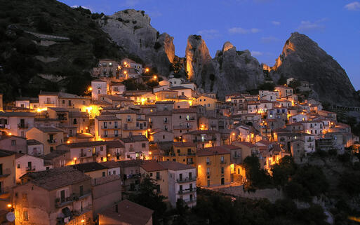 Das alte Dorf Castelmezzano © luri  / Shutterstock.com
