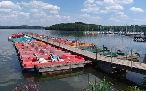 Boote am Bostalsee © Allan Grosskrueger / shutterstock.com