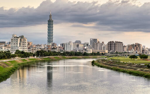 Blick über Taipei mit dem 101, dem Taipei Financial Center © elwynn / shutterstock.com