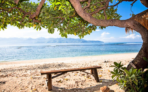 Sonnenverwöhnter Strand von Insel Gili Trawangan, Kleine Sundainseln, Indonesien © Aleksandar Todorovic / Shutterstock.com
