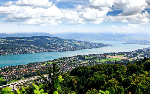 Blick über Zürich vom Uetliberg aus © gary718 / Shutterstock.com