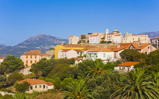 Blick auf die Hafenstadt Calvi © Anilah / Shutterstock.com