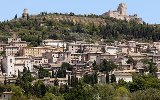 Mittelalterliche Stadt Assisi © Vladimir Korostyshevskiy / Shutterstock.com