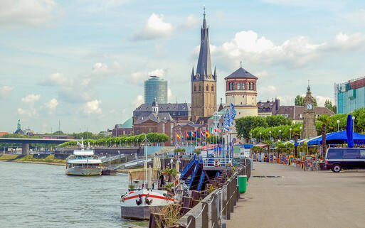 Hafenpromenande am Rhein in Düsseldorf © Claudio Divizia / shutterstock.com