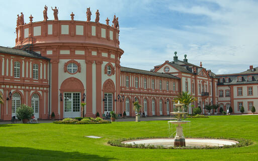 Palast von Wiesbaden Biebrich © clearlens / shutterstock.com