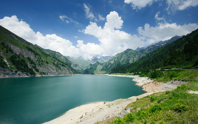 Lago di Luzzone © Peter Wey / Shutterstock.com