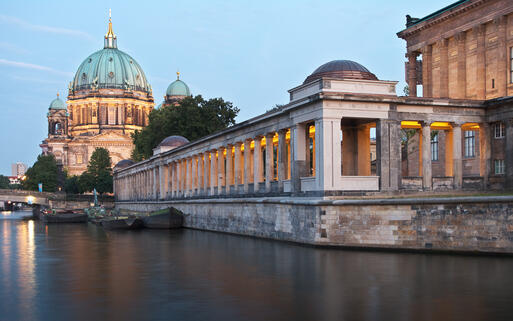 Die Museumsinsel mit der alten Nationalgalerie und dem Berliner Dom © mkrberlin / Shutterstock.com