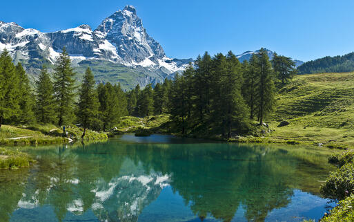 Bergsee am Matterhorn © Massimo De Candido  / Shutterstock.com