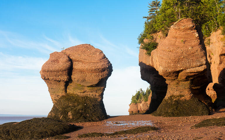 Hopewell Rocks in New Brunswick © Daniel Zuckerkandel / Shutterstock.com