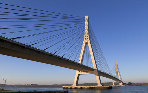 Die Brücke über den Rio Guadiana, Ayamonte © paulrommer / Shutterstock.com
