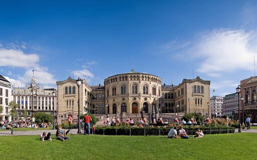 Das norwegische Parlament Stortinget, Oslo © Bartosz Koszowski / Shutterstock.com