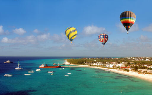 Typisch karibischer Strand © Ivan Cholakov / Shutterstock.com