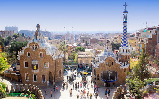 Barcelona: Lebkuchenhaus von Antoni Guadi © Regien Paassen  / Shutterstock.com