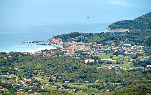 Blick auf Marina di Campo auf Elba © Luciano Mortula./ shutterstock.com