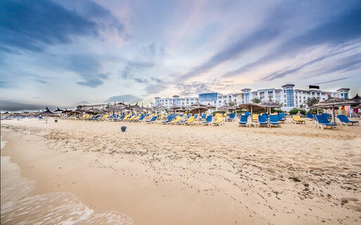 Strand bei Abenddämmerung in Hammamet, Tunesien © Dereje / Shutterstock.com