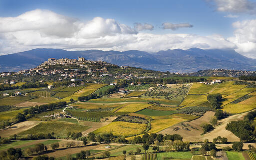 Blick auf die Gemeinde Bucchianico in Abruzzen, Italien © anistidesign / Shutterstock.com