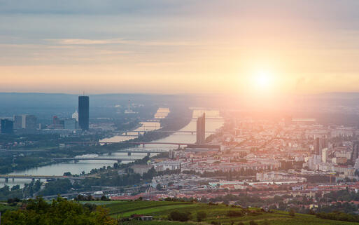 Aussicht auf Wien bei wunderschönem Sonnenuntergang © Maciej Zych