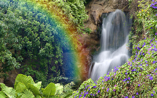 © F. JIMENEZ MECA Der Regenbogenwasserfall macht seinem Namen alle Ehre © F. JIMENEZ MECA