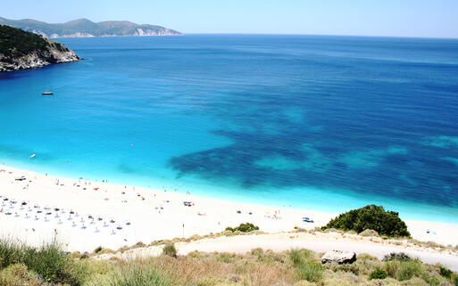 Der weiße Marmorkieselstrand Myrtos © Adriano Castelli / Shutterstock.com