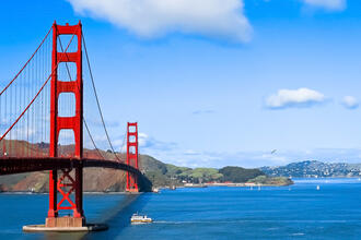 Blick auf die Golden Gate Bridge, das Wahrzeichen San Franciscos © Palette7 / Shutterstock.com