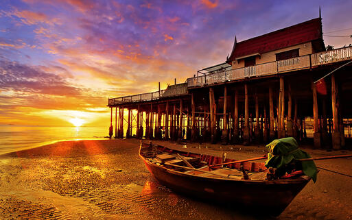 Fischerboot am Hua Hin Strand © Palo_ok / shutterstock.com