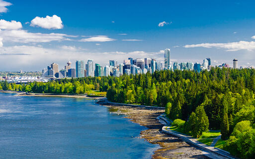 Panoramablick über den Park und die Skyline von Vancouver © romakoma / Shutterstock.com
