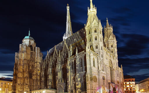 Wiener Stephansdom bei Dämmerung, Wien, Österreich © Tomas1111 / Shutterstock.com