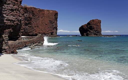 Felsküste und Sandstrand auf der Insel Lanai, Hawaii, USA © Joe West / Shutterstock.com